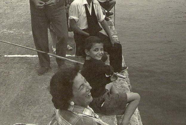 Los castreños acudían a la orilla del mar provistos con sus aparejos.