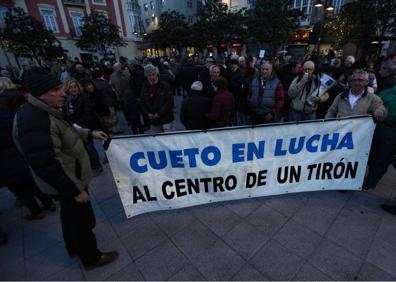 Imagen secundaria 1 - Cerca de 3.000 personas reclaman la vuelta atrás del MetroTUS al grito de «no funciona»