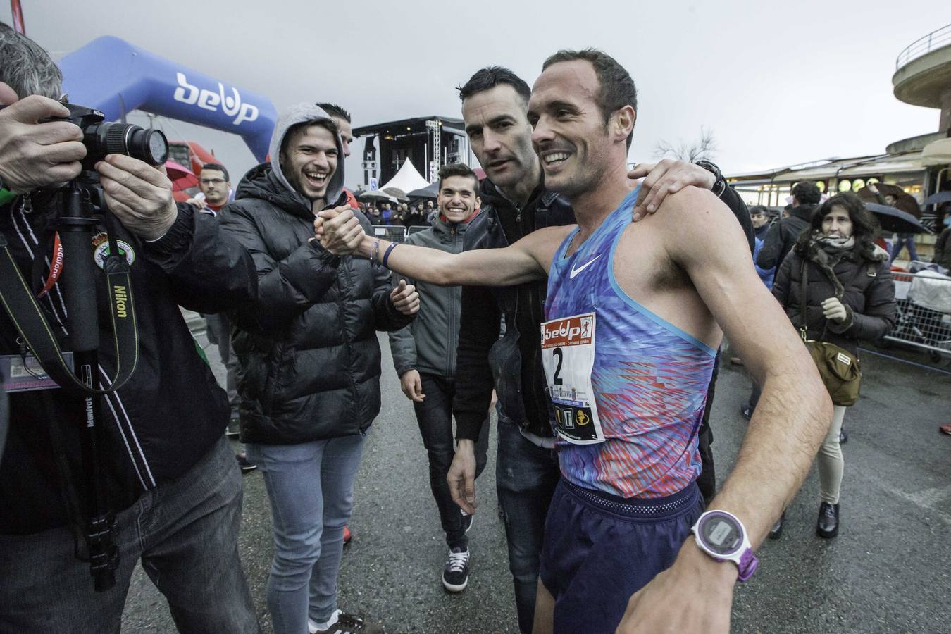 Fotos: Toni Abadía bate en Laredo el récord de España de 10 km en ruta