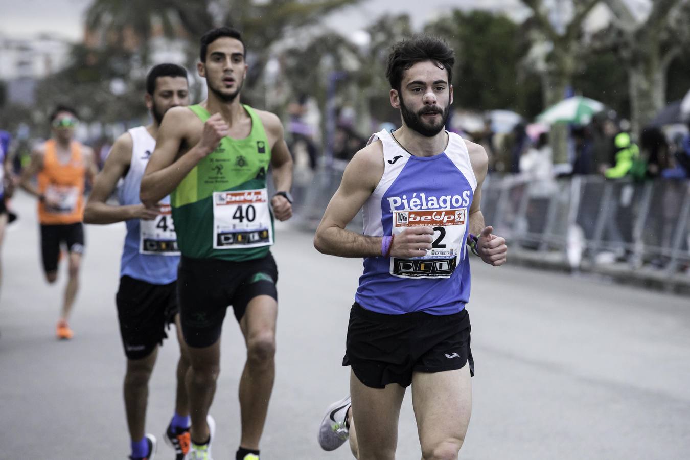 Fotos: Toni Abadía bate en Laredo el récord de España de 10 km en ruta