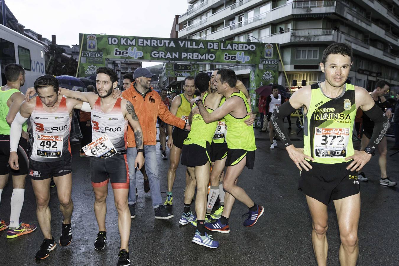 Fotos: Toni Abadía bate en Laredo el récord de España de 10 km en ruta