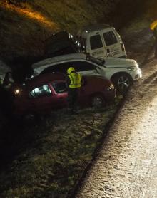 Imagen secundaria 2 - El granizo provoca una colisión múltiple en Mompía