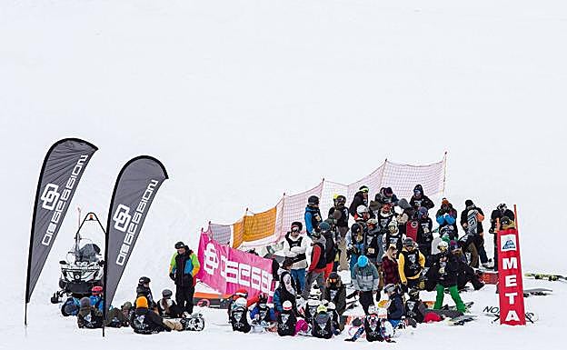 Imagen principal - El Snowboard Cross de Alto Campoo coge el testigo del surf en la OA2 FuSSSion