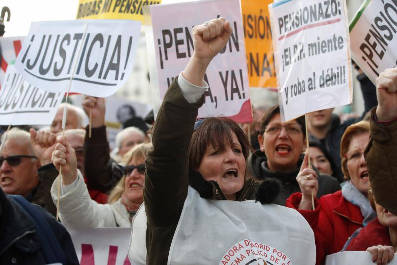 Madrid, Barcelona, Bilbao, San Sebastián, Vigo... protestan en las calles por el insuficiente alza del 0,25% y piden que estas ayudas se revaloricen en función del IPC