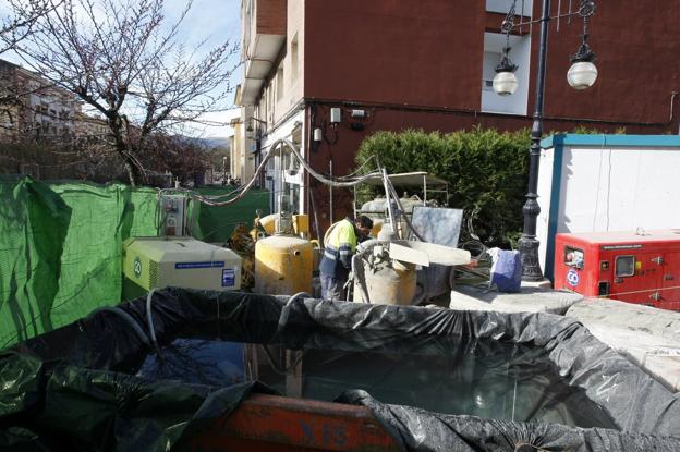 Una empresa especializada está realizando las obras de refuerzo de la cimentación. :