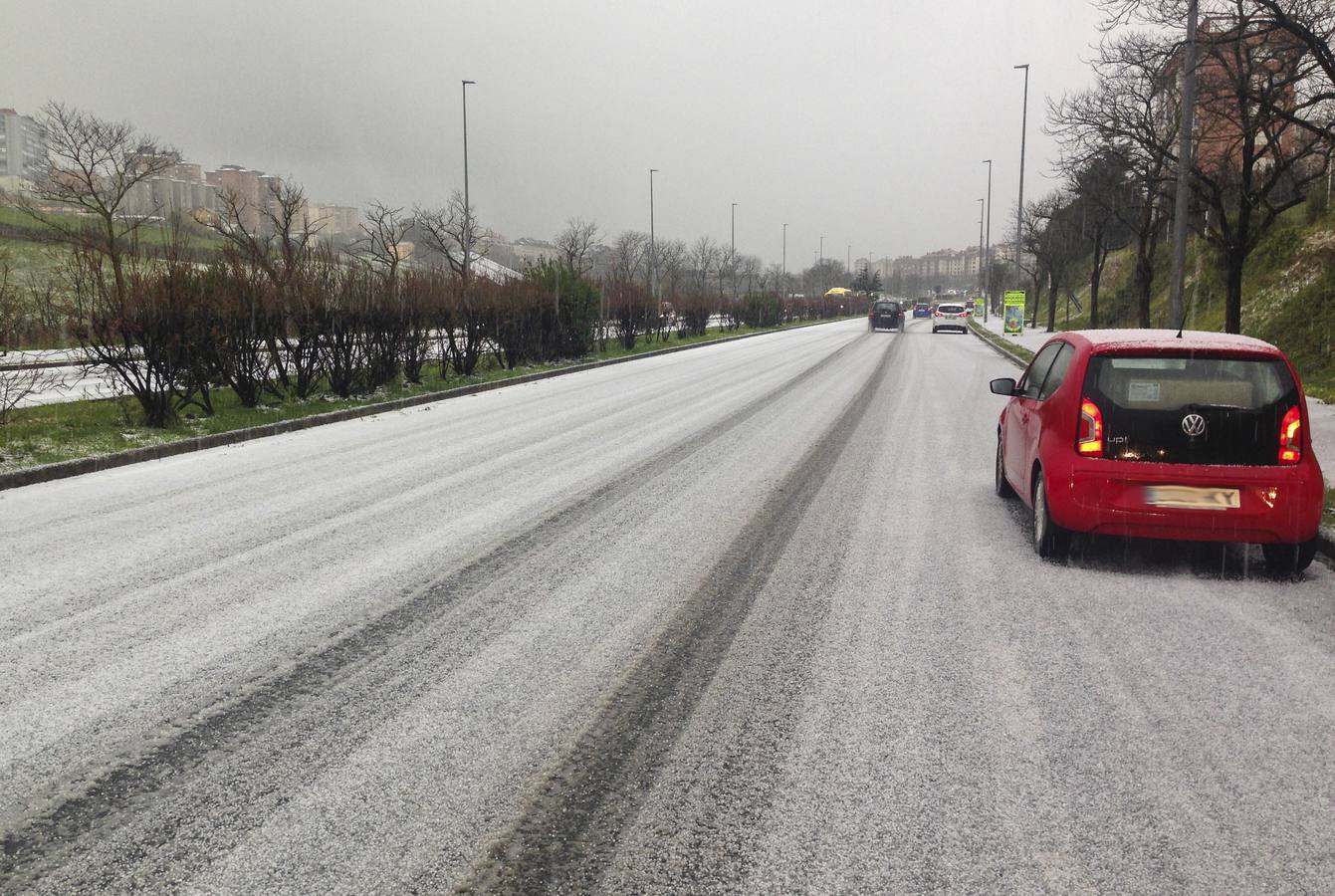 Fotos: El granizo cubre de blanco Santander