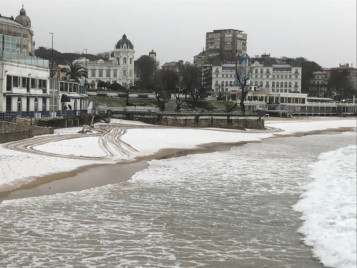 Fotos: El granizo cubre de blanco Santander