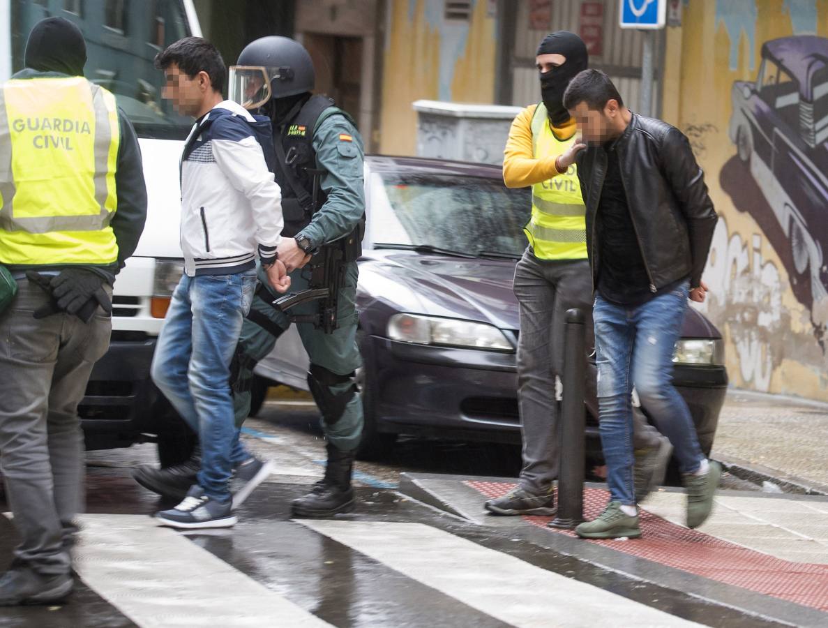 Fotos: Dispositivo de la Guardia Civil en Santander contra el tráfico de seres humanos