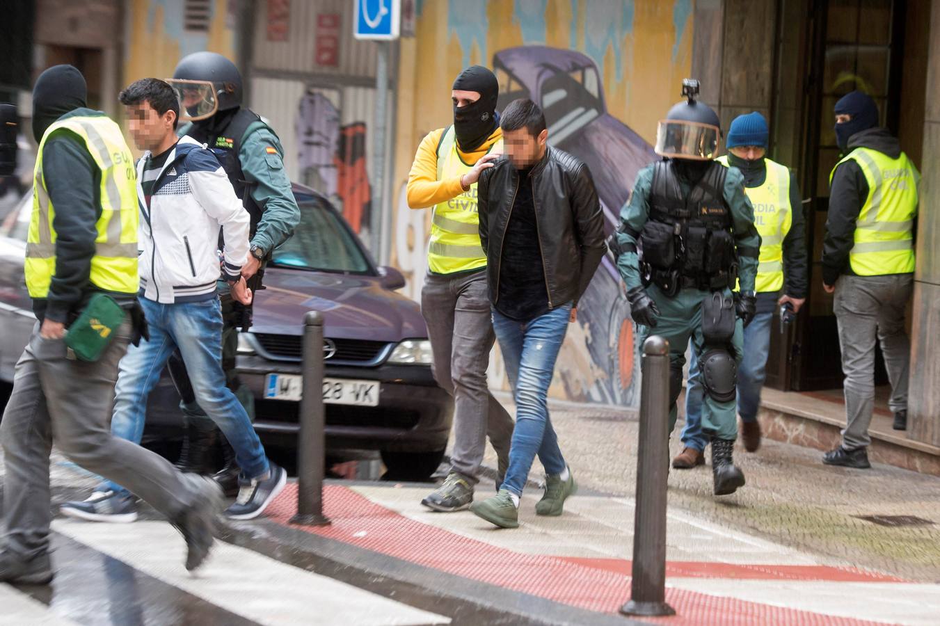 Fotos: Dispositivo de la Guardia Civil en Santander contra el tráfico de seres humanos