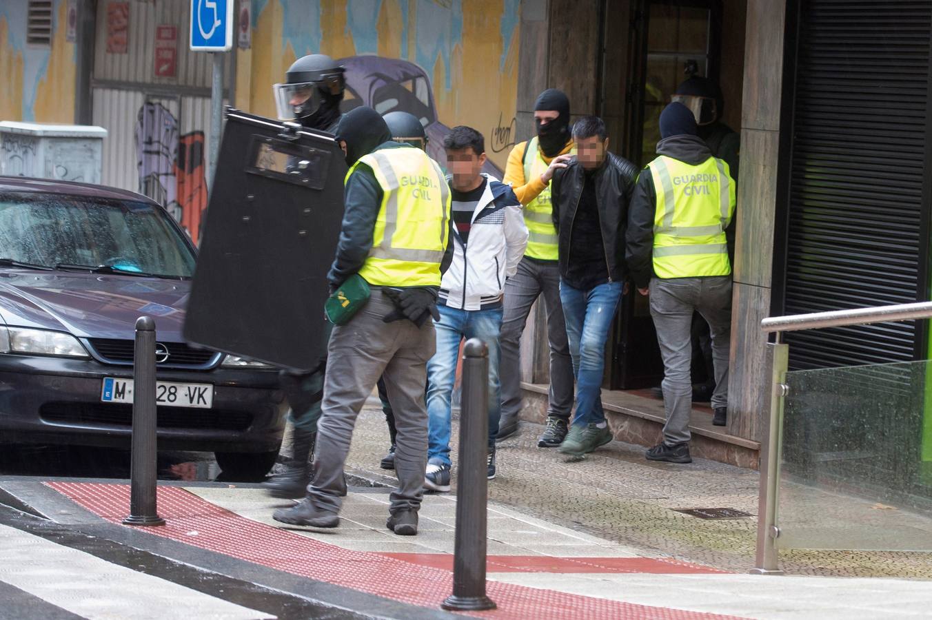 Fotos: Dispositivo de la Guardia Civil en Santander contra el tráfico de seres humanos