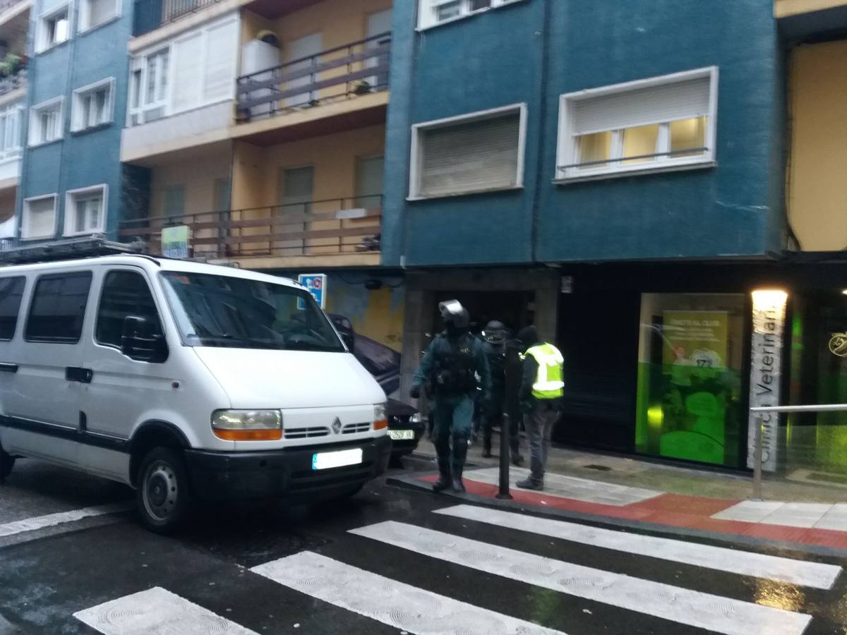 Fotos: Dispositivo de la Guardia Civil en Santander contra el tráfico de seres humanos