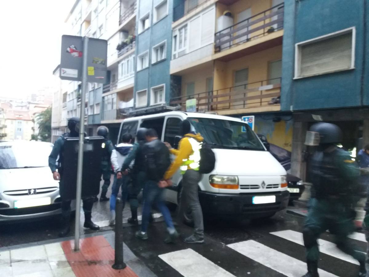 Fotos: Dispositivo de la Guardia Civil en Santander contra el tráfico de seres humanos