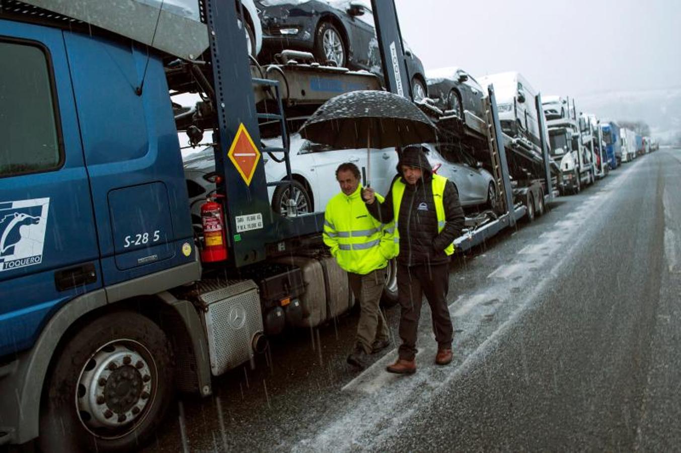 Un nuevo temporal de nieve está provocando incidencias en varias carreteras. Además, varios colegios han suspendido las clases. 