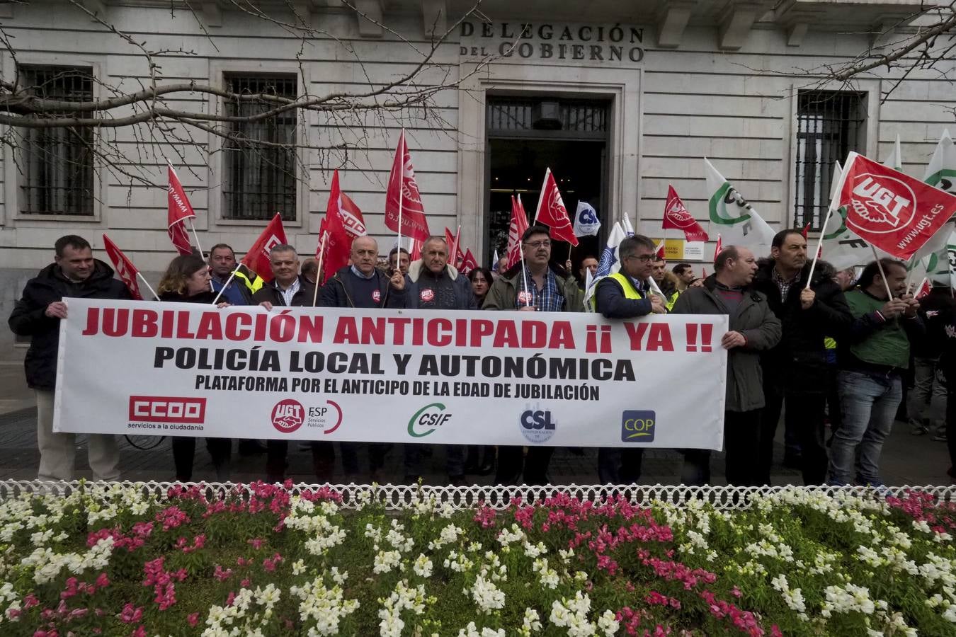 Fotos: Concentración de policías locales de Santander para reclamar la jubilación anticipada