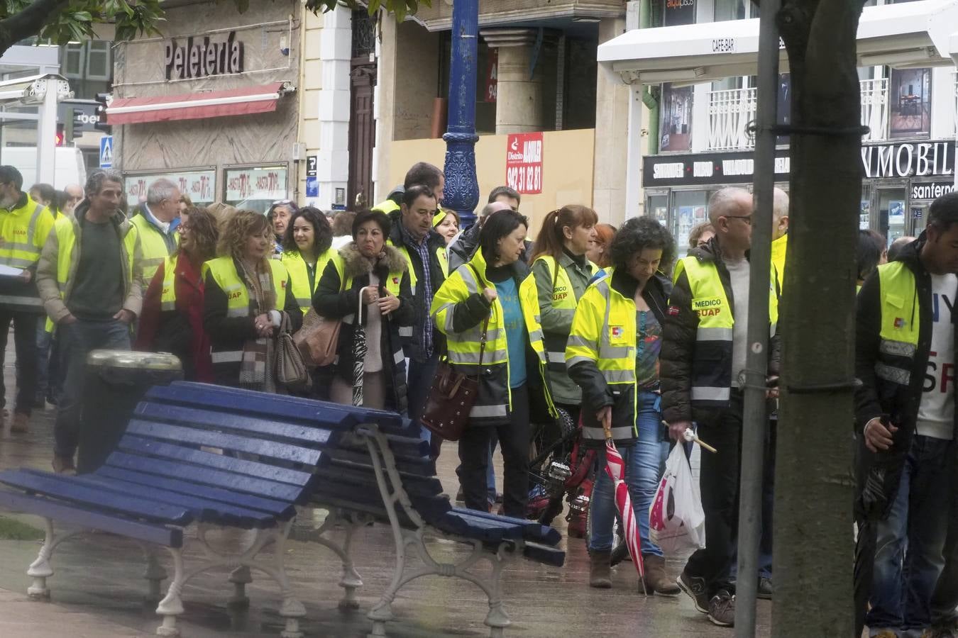 Fotos: Manifestación en Santander de trabajadores del Servicio de Urgencias de Atención Primaria (SUAP) y del 061