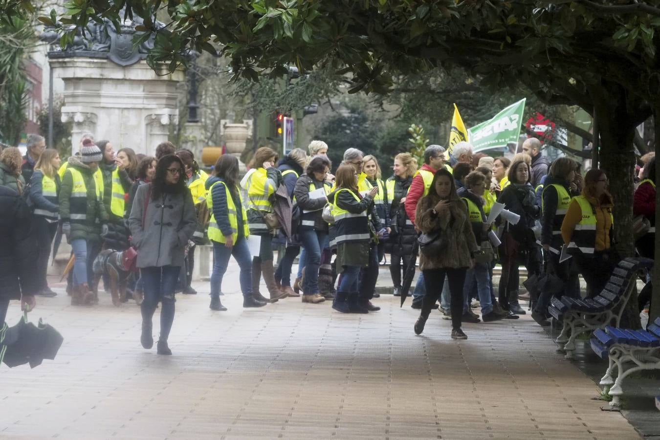 Fotos: Manifestación en Santander de trabajadores del Servicio de Urgencias de Atención Primaria (SUAP) y del 061