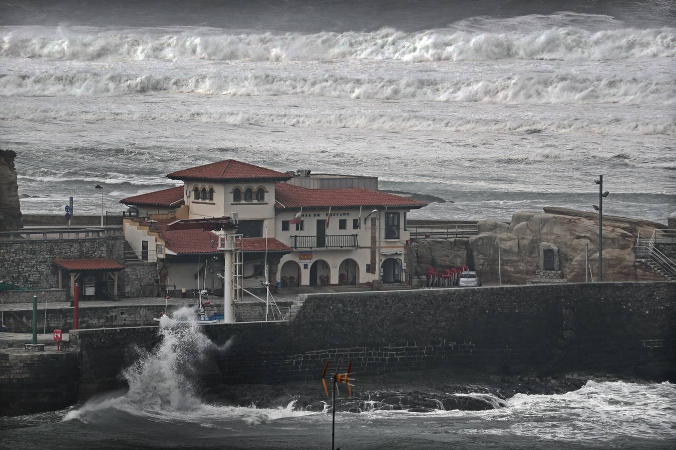 Fotos: La costa cántabra muestra su bravura