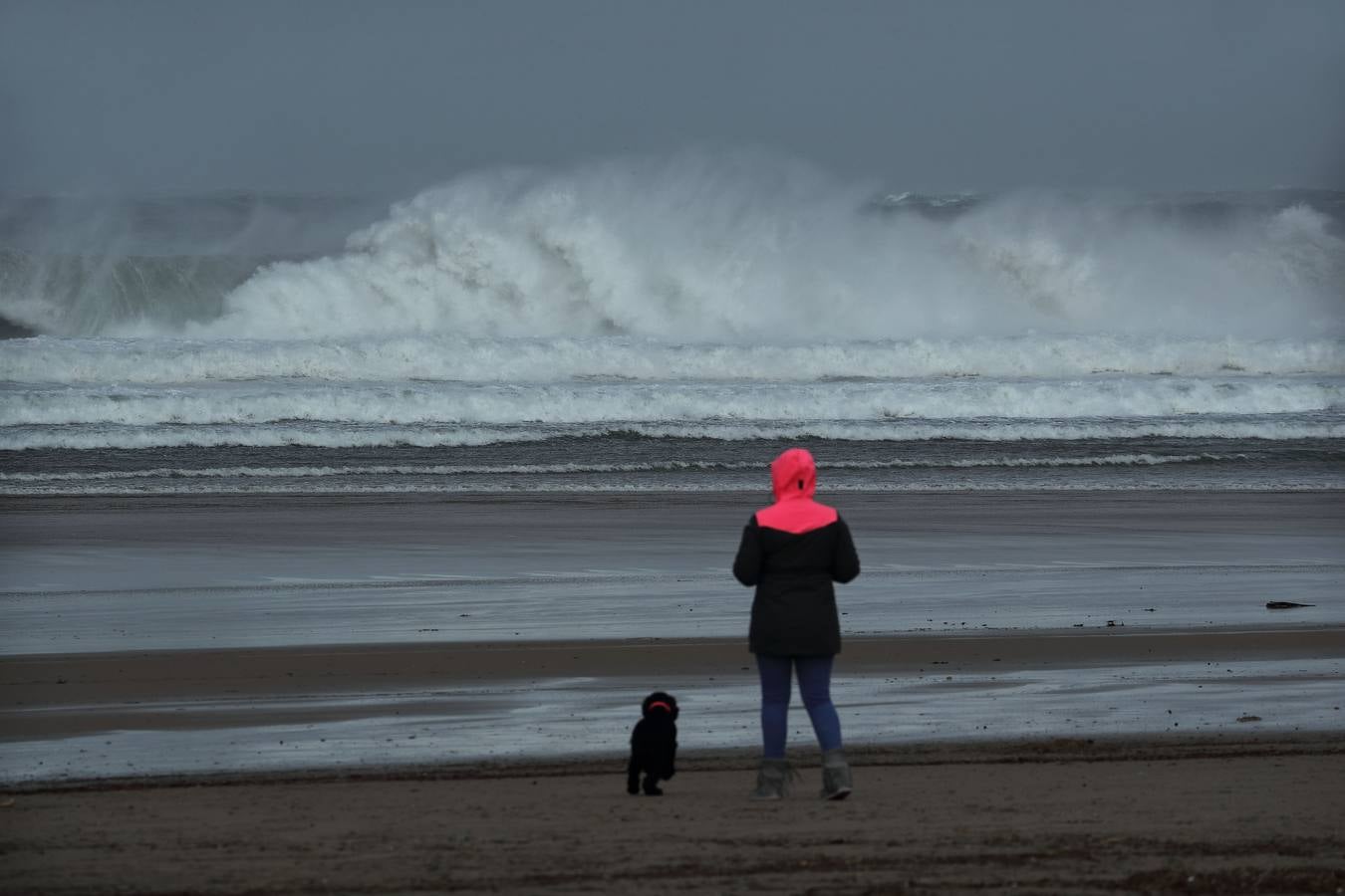 Fotos: La costa cántabra muestra su bravura