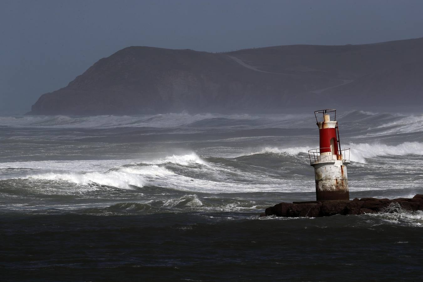 Fotos: La costa cántabra muestra su bravura