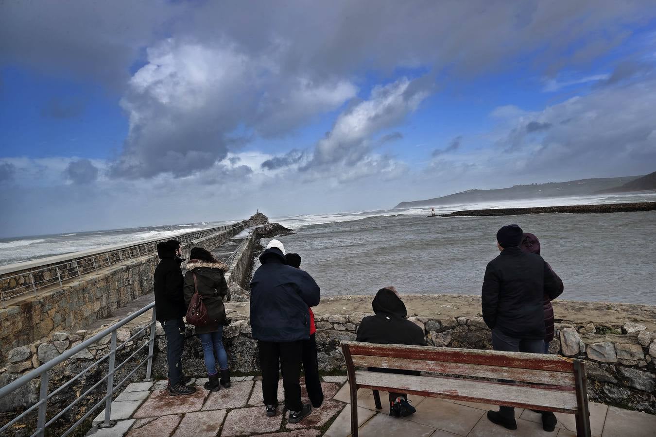 Fotos: La costa cántabra muestra su bravura