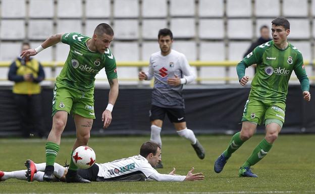 Sigue en directo el partido de fútbol entre el Burgos y el Racing de Santander