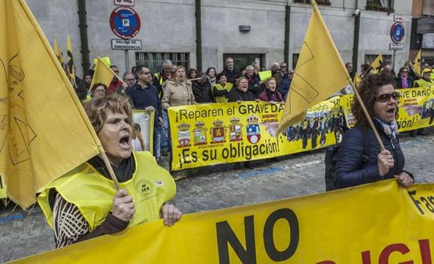 Los afectados han protagonizado muchas movilizaciones de protesta ante la sede del Gobierno para exigir soluciones. 