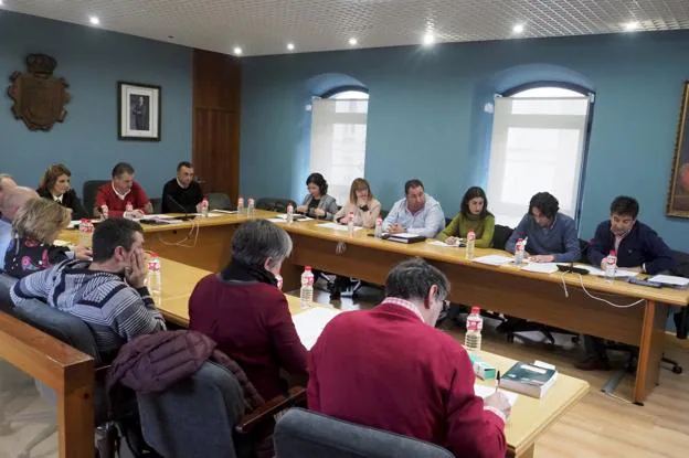 El Pleno de ayer en el Ayuntamiento de El Astillero fue el primero tras la ruptura del equipo de gobierno.