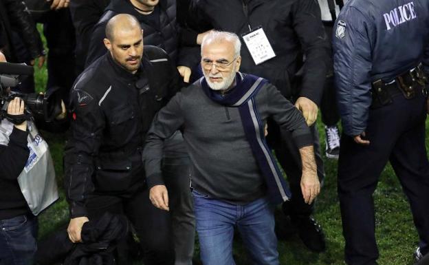 Ivan Savvidis, con una pistola en la cintura. 