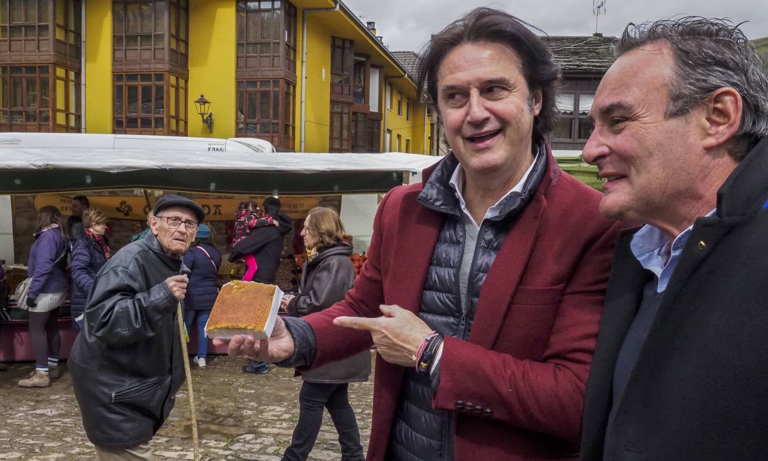 El coreógrafo y director artístico torrelaveguense Javier Castillo, "Poty", ha sido nombrado nuevo embajador del Sobao Pasiego y la Quesada.