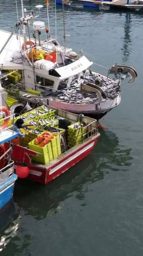 Fotos: Se hunde el barco santoñés &#039;Alvi&#039; en el puerto de Lastres