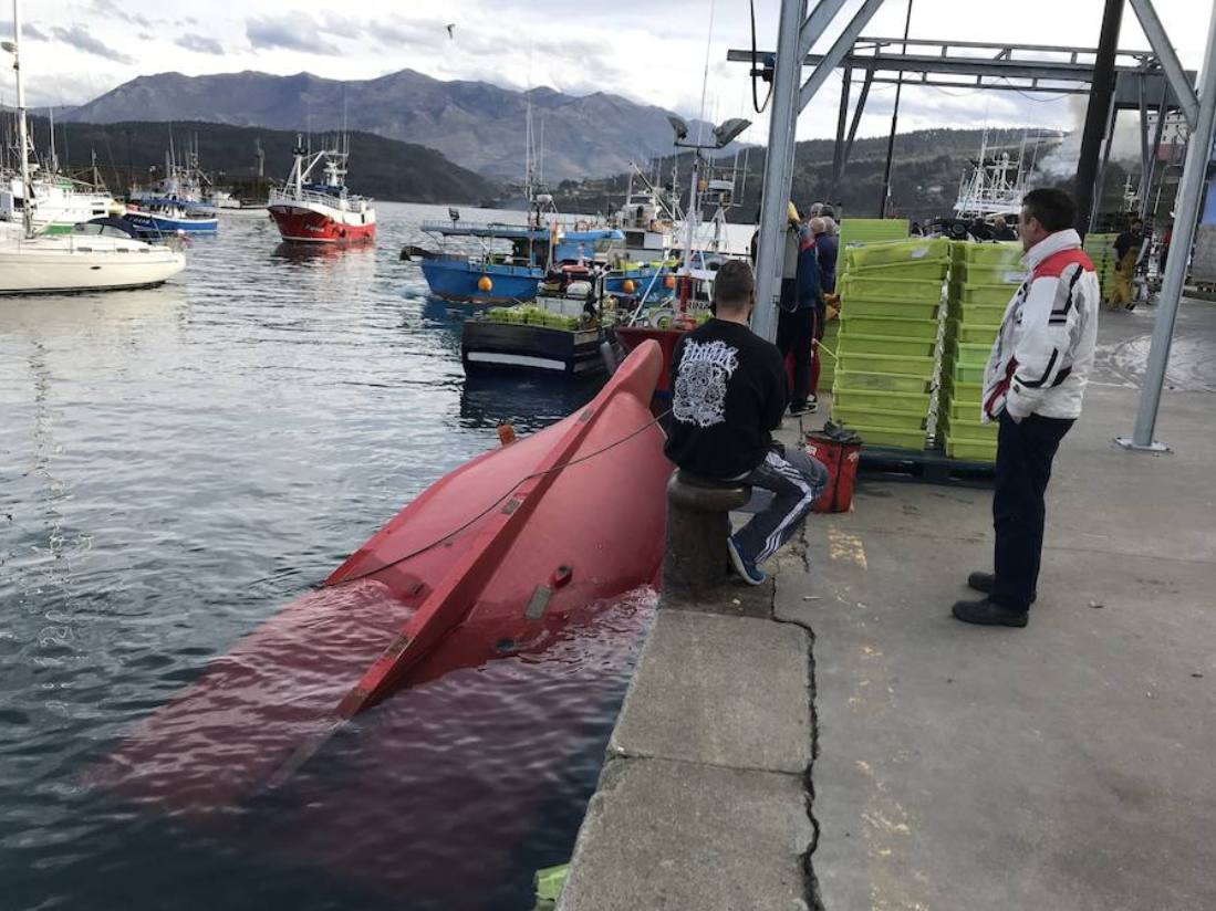 Fotos: Se hunde el barco santoñés &#039;Alvi&#039; en el puerto de Lastres