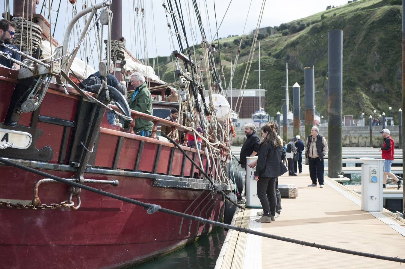 Fotos: La goleta &#039;Atyla&#039; atraca en el puerto de Laredo