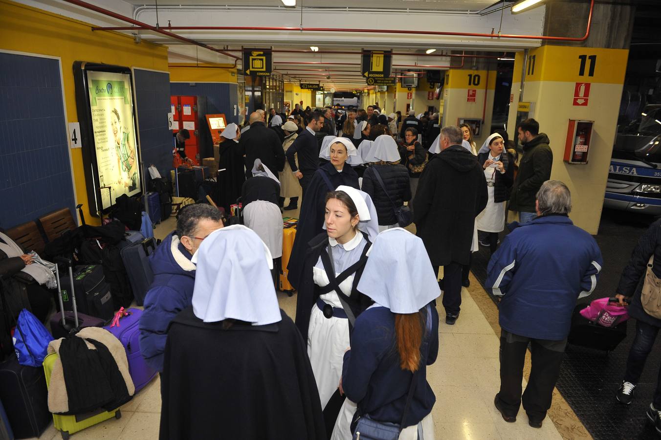 Un total de 475 cántabros participan en la peregrinación anual a Lourdes, desde este lunes hasta el 6 de abril. Entre los viajeros se encuentra, como es tradicional, el obispo de Santander, Manuel Sánchez Monge.