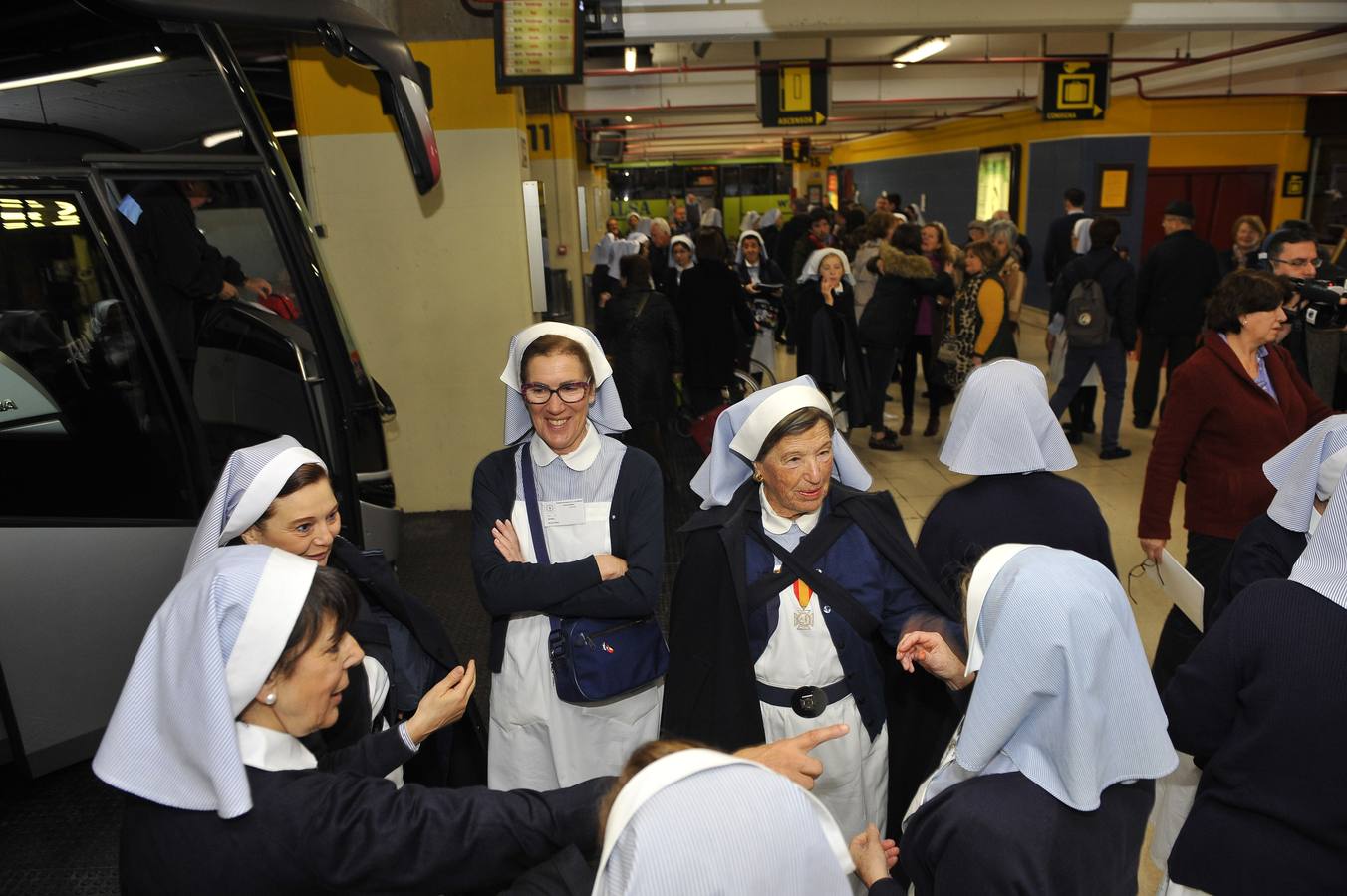 Un total de 475 cántabros participan en la peregrinación anual a Lourdes, desde este lunes hasta el 6 de abril. Entre los viajeros se encuentra, como es tradicional, el obispo de Santander, Manuel Sánchez Monge.