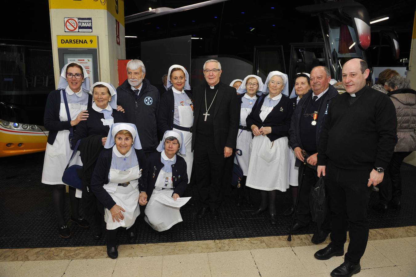 Un total de 475 cántabros participan en la peregrinación anual a Lourdes, desde este lunes hasta el 6 de abril. Entre los viajeros se encuentra, como es tradicional, el obispo de Santander, Manuel Sánchez Monge.