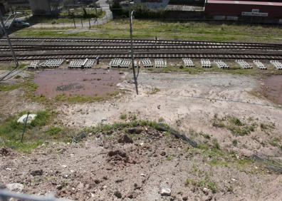 Imagen secundaria 1 - Dos argayos en el paseo de la Peña del Cuervo