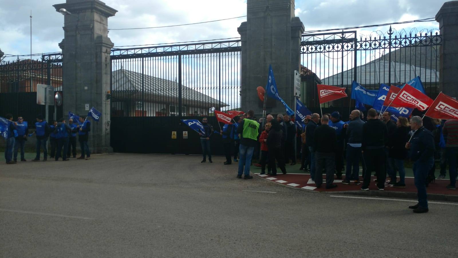 Fotos: Los funcionarios de prisiones protestan a las puertas de El Dueso