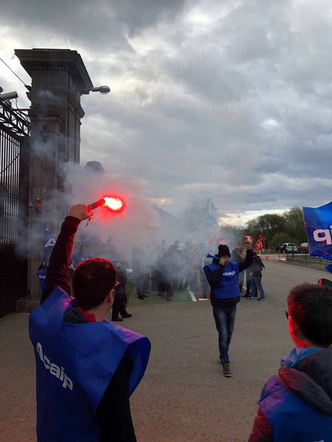 Fotos: Los funcionarios de prisiones protestan a las puertas de El Dueso