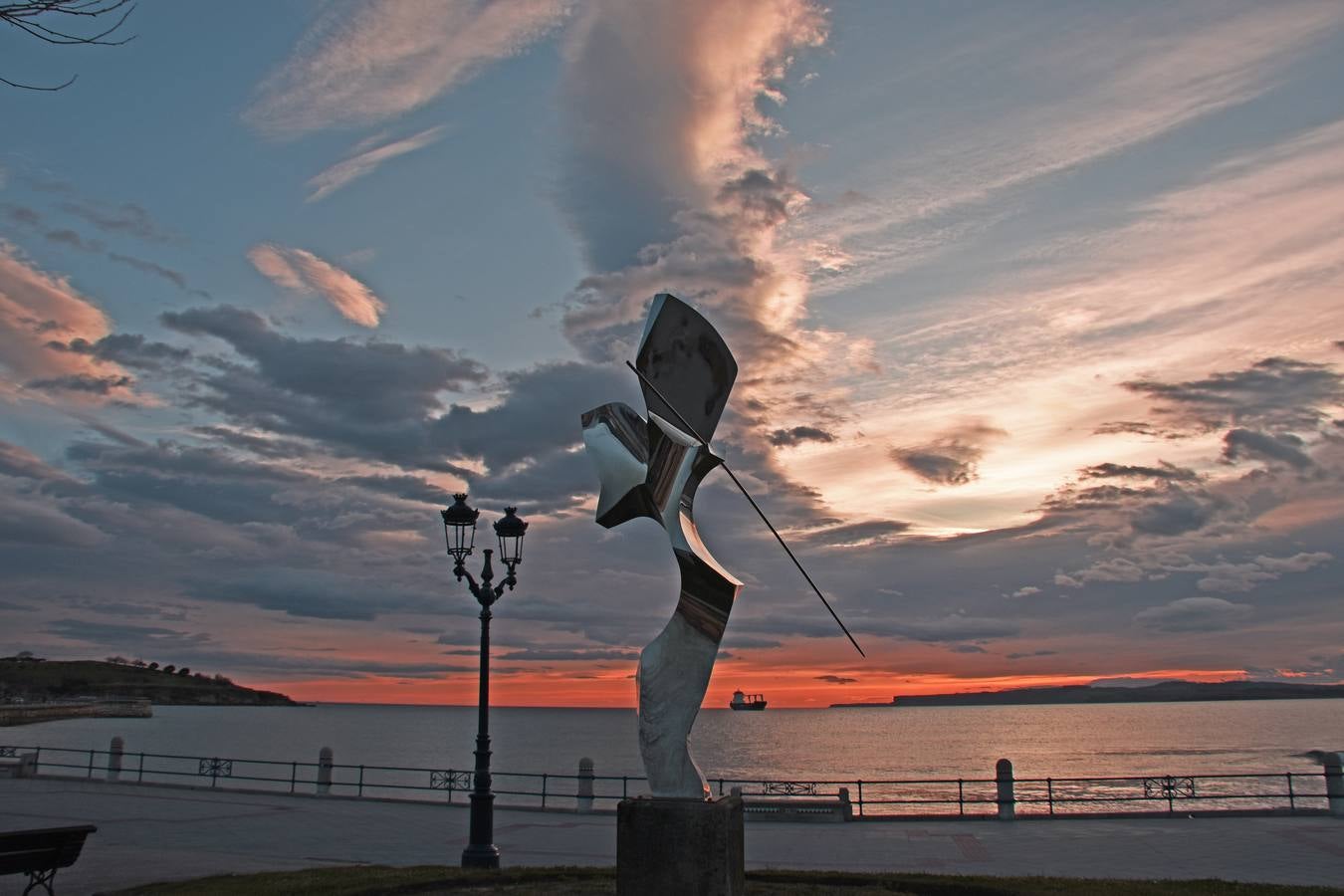 La llegada de la primavera a Cantabria hace olvidar poco a poco el duro invierno de temporales que ha vivido la región.