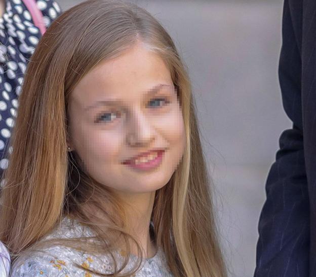 Imagen pixelada de Leonor de Borbón en la Misa de Pascua en la Catedral de Mallorca el pasado 1 de abril. 