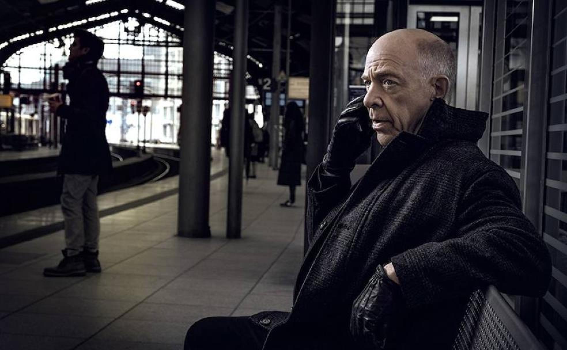 El actor J.K. Simons es el protagonista de 'Counterpart' (2017)