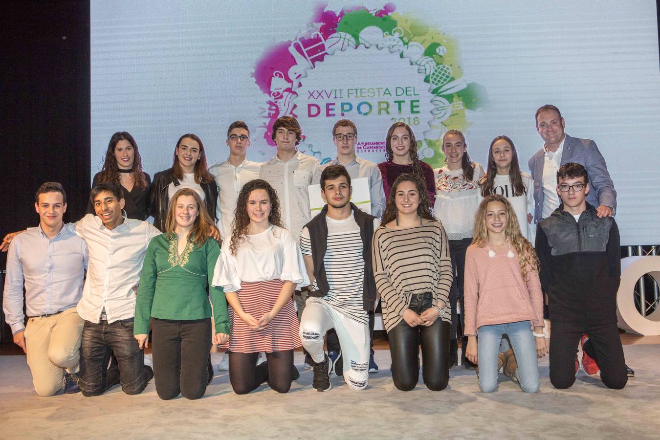 El centro cultural de La Vidriera ha acogido la celebración de la XXVII Fiesta del Deporte de Camargo, un evento que ha tenido lugar anoche para reconocer la labor de los deportistas y los clubes del municipio durante la pasada temporada.