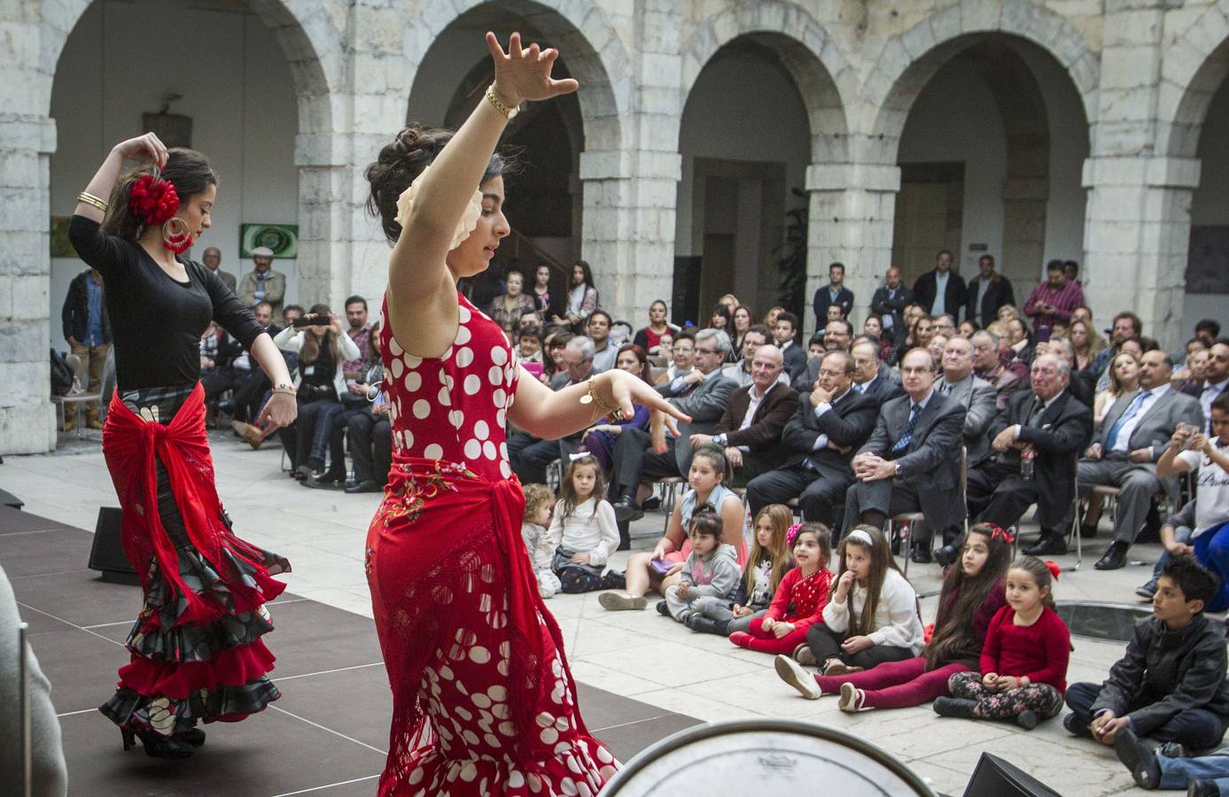 Fiesta celebrada en el Parlamento en 2014 con motivo del Día Internacional del Pueblo Gitano 