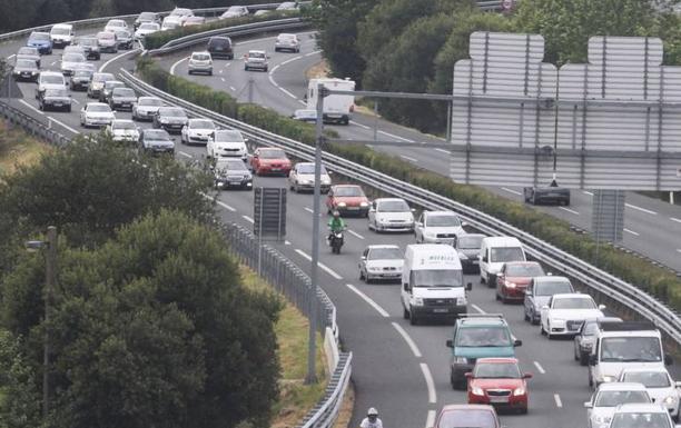 El tercer carril ayudará a reducir los atascos.