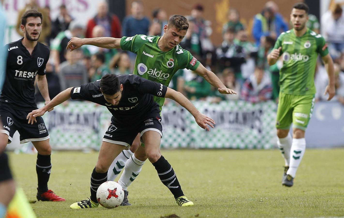 Fotos: El Racing se enfrenta al Lealtad