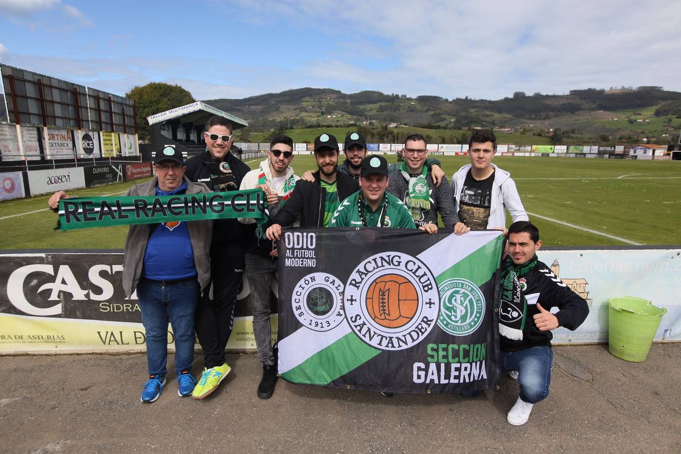 Los aficionados verdiblancos se han dejado notar en la villa asturiana antes del partido contra el Lealtad