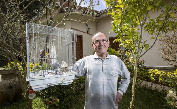 Iñaki Martínez, en su casa de Argoños. 