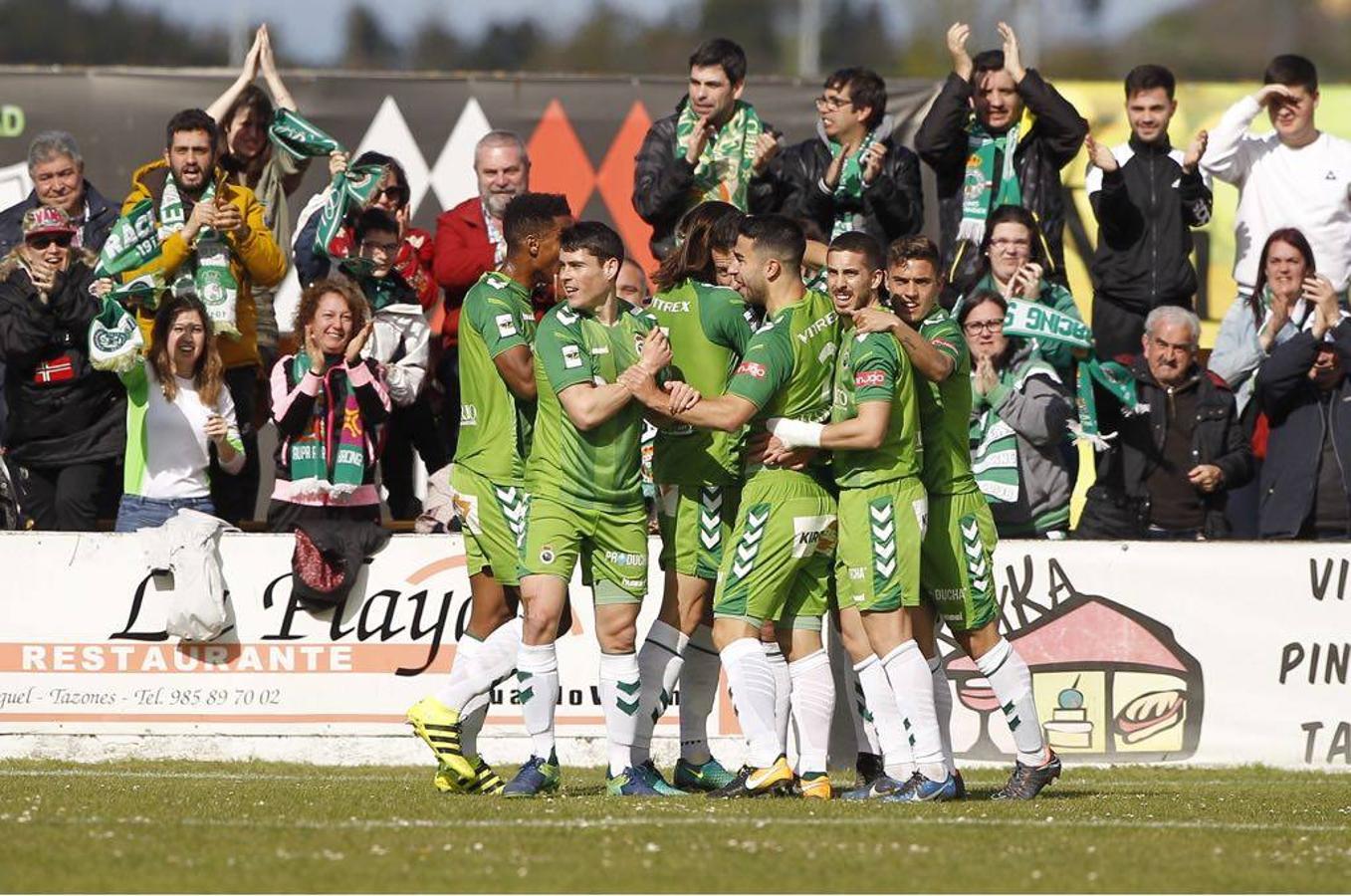 Fotos: El Racing se enfrenta al Lealtad