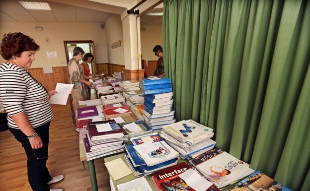El banco de libros será gratuito el próximo curso para familias con pocos recursos