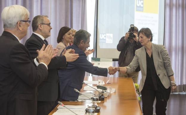 Miguel Ángel Revilla, junto al Ángel Pazos, en la entrega de premios del Consejo Social. 